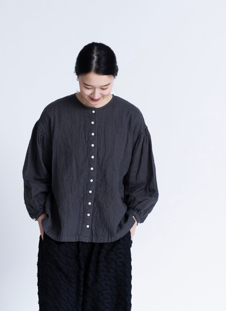 トリプルガーゼクルーネックブラウス