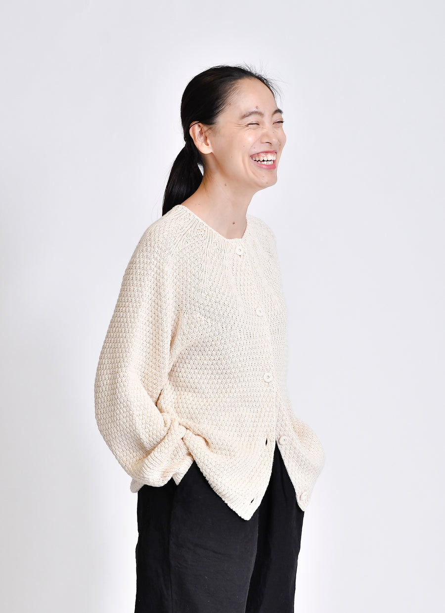 ガーゼなニットカーデ