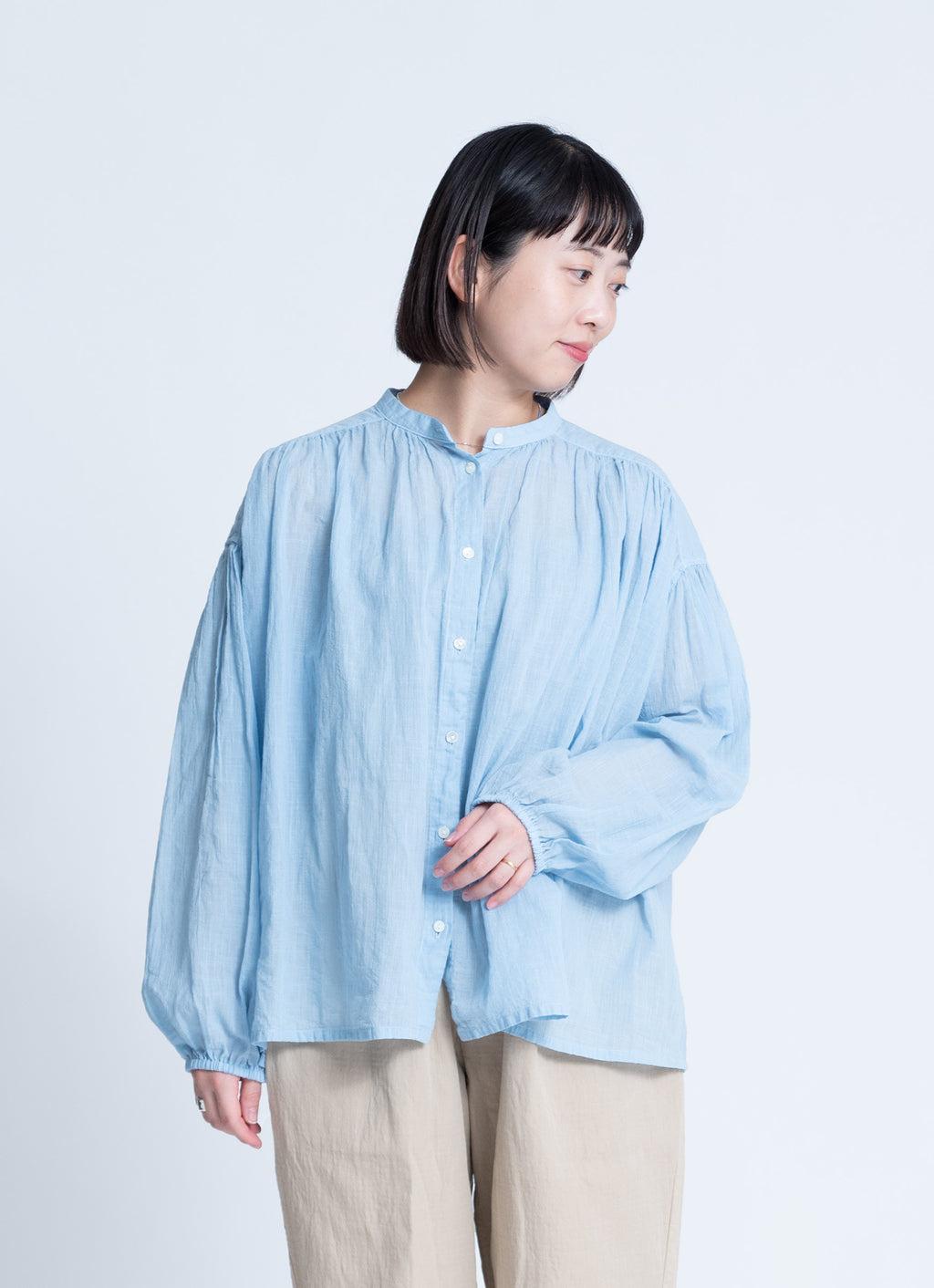コットンリネンギャザーブラウス