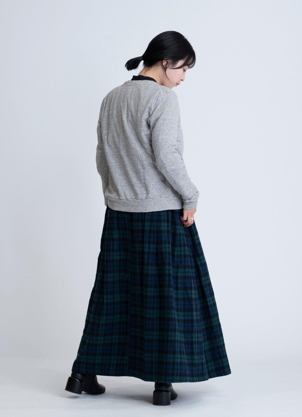 クルーネックカーディガン