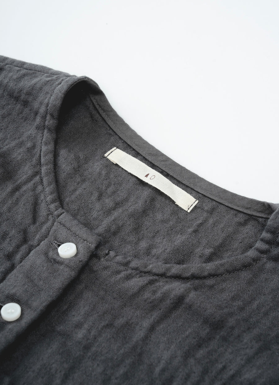 トリプルガーゼクルーネックブラウス