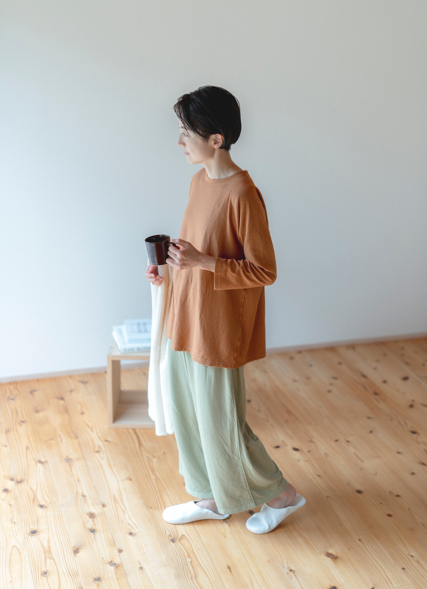 シルク混なめらかリラックスワイドパンツ