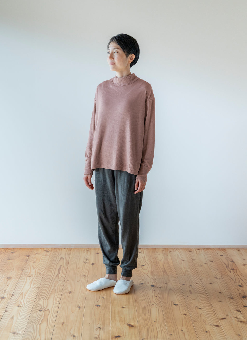 シルク混なめらかスタンドネックプルオーバー