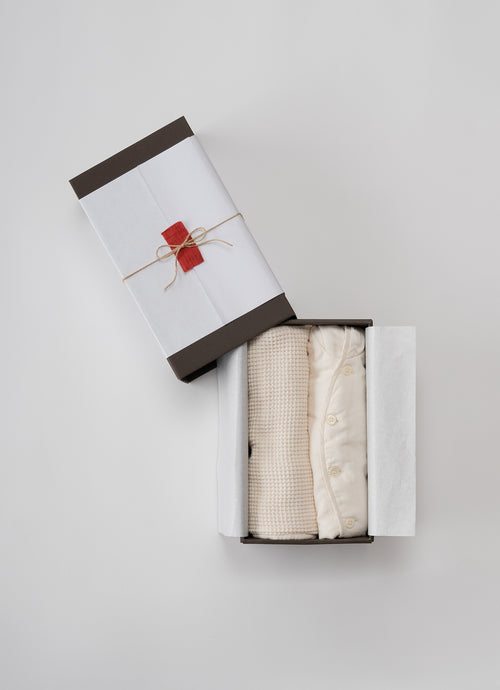 【GIFT BOX】出産お祝いセット ~ベビーオールとブランケット~