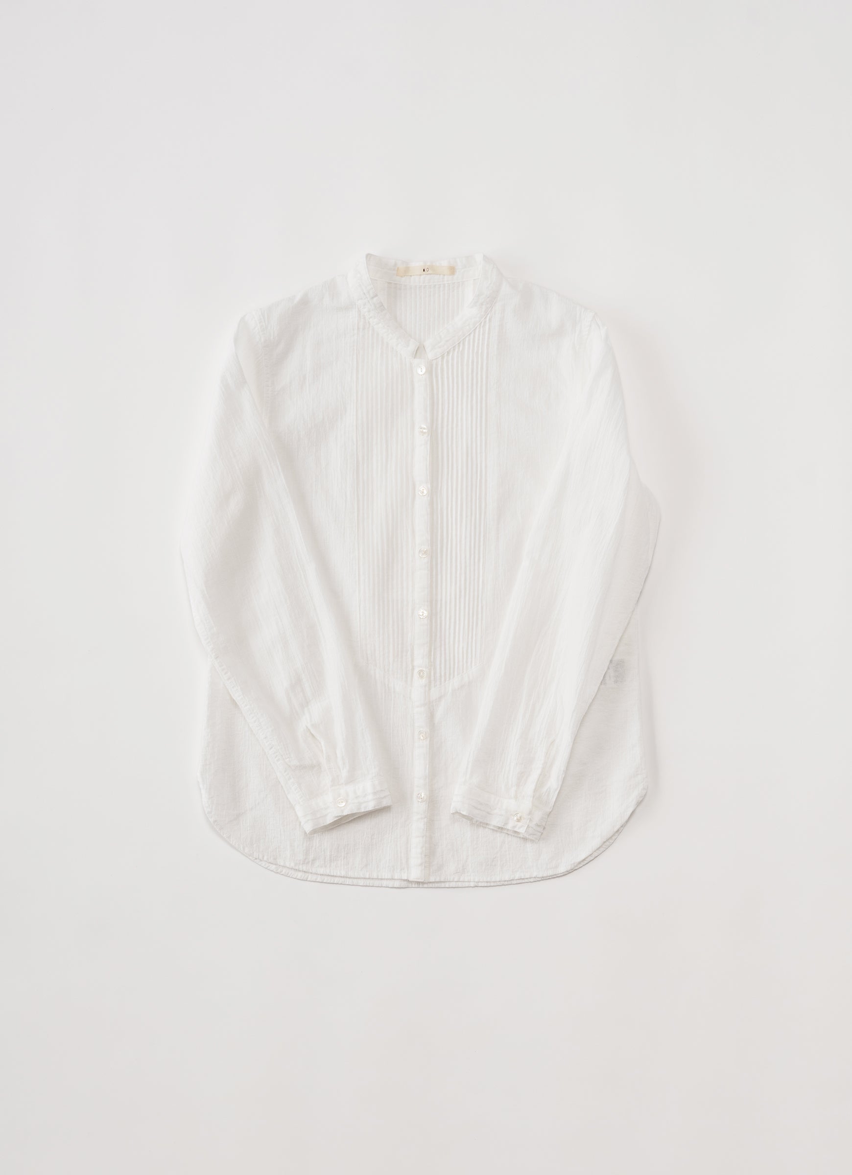 タックブラウス