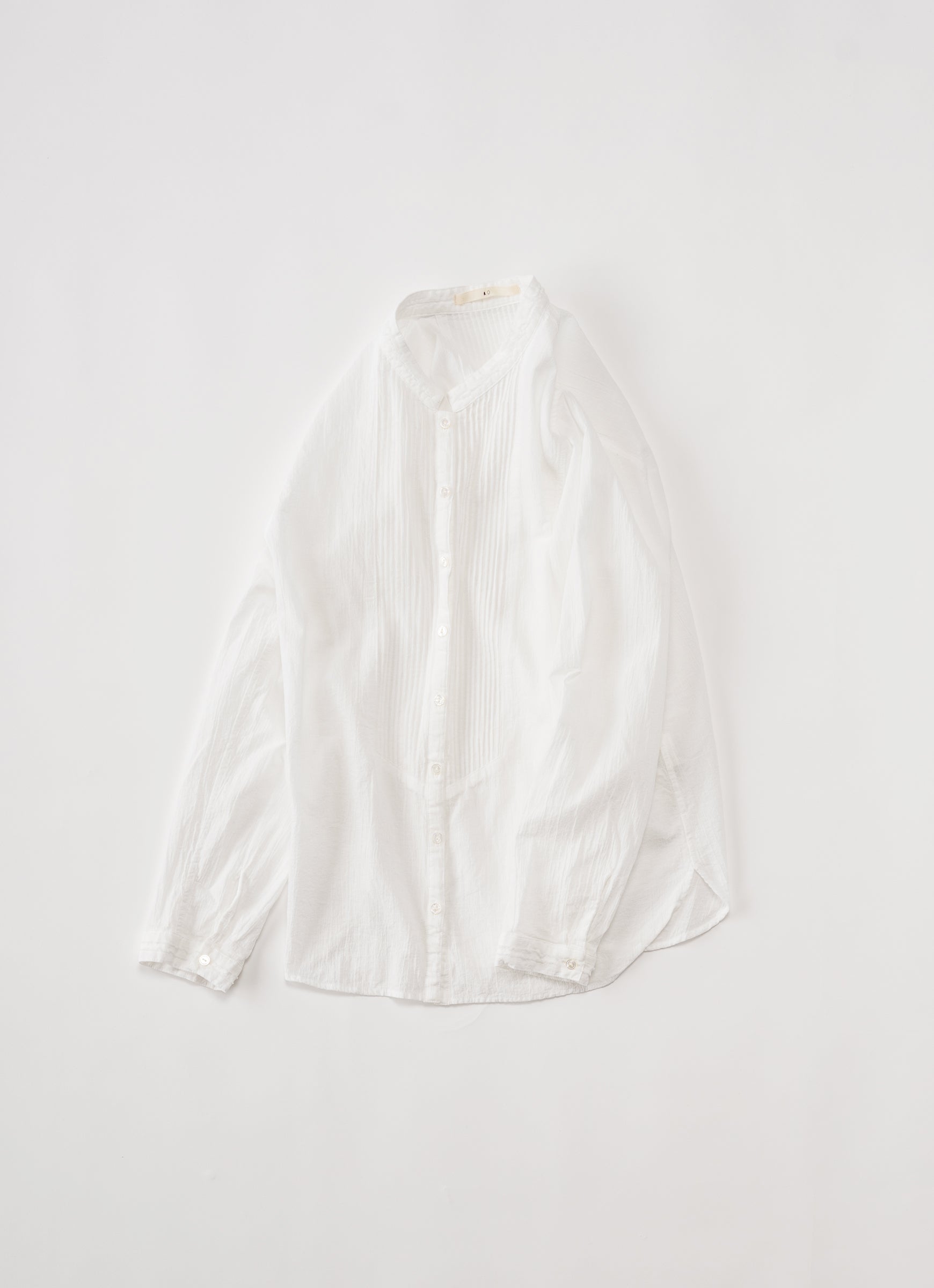 タックブラウス