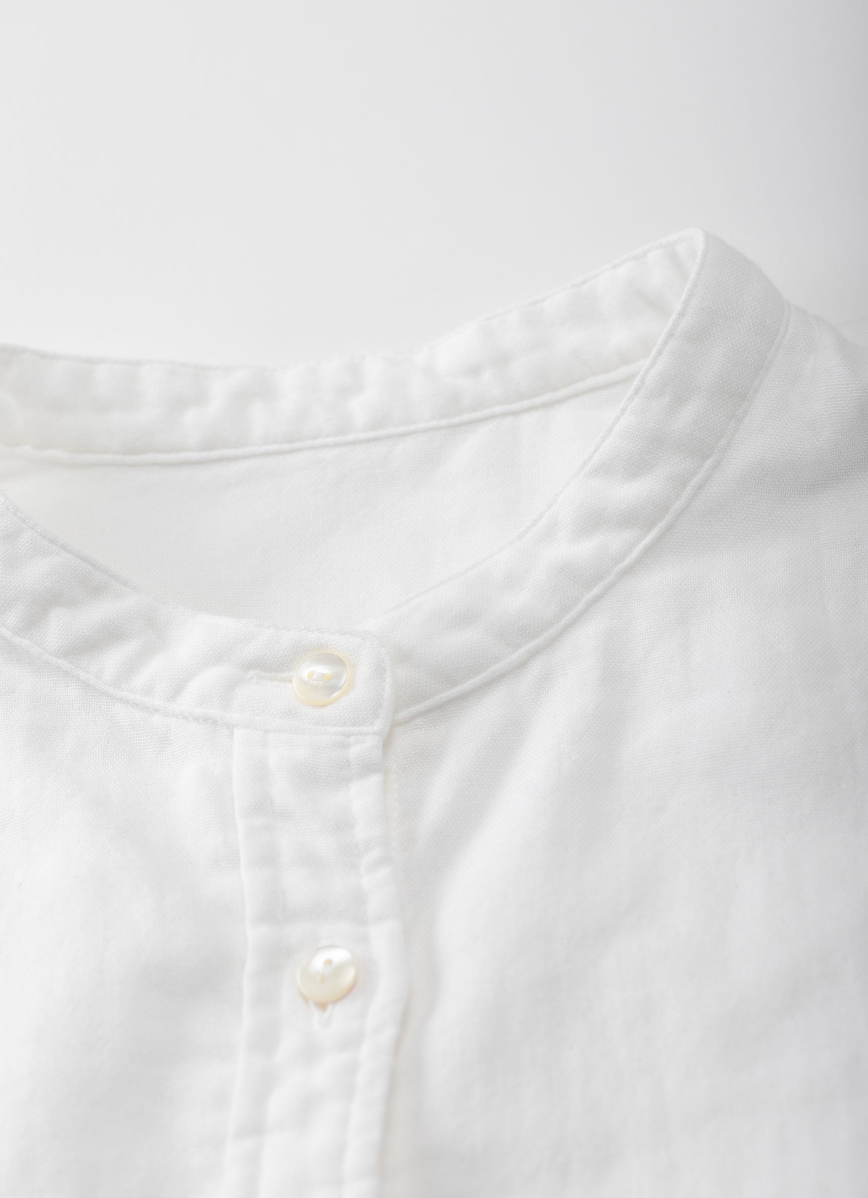 バンドカラーブラウス