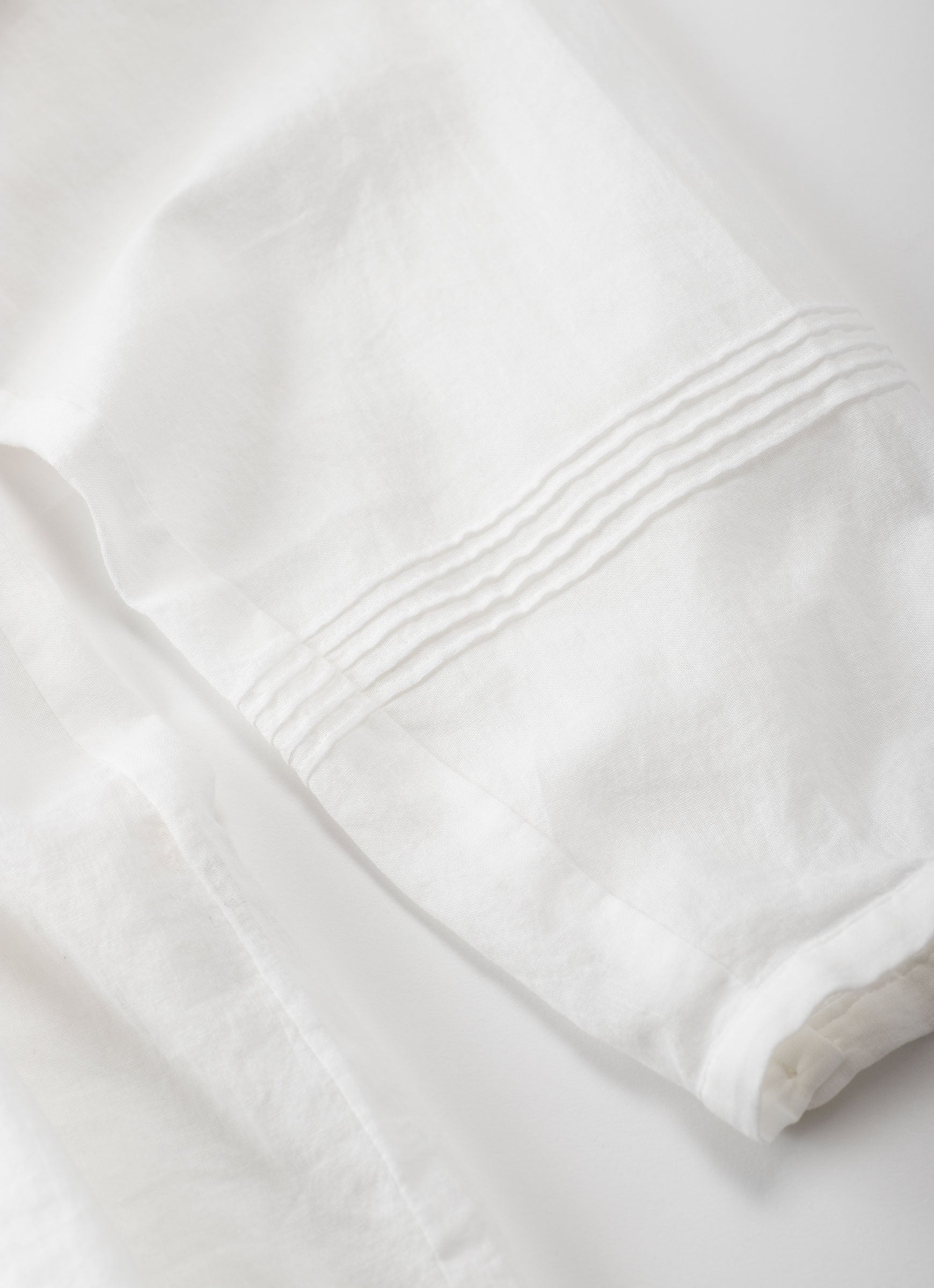 ピンタックレースブラウス