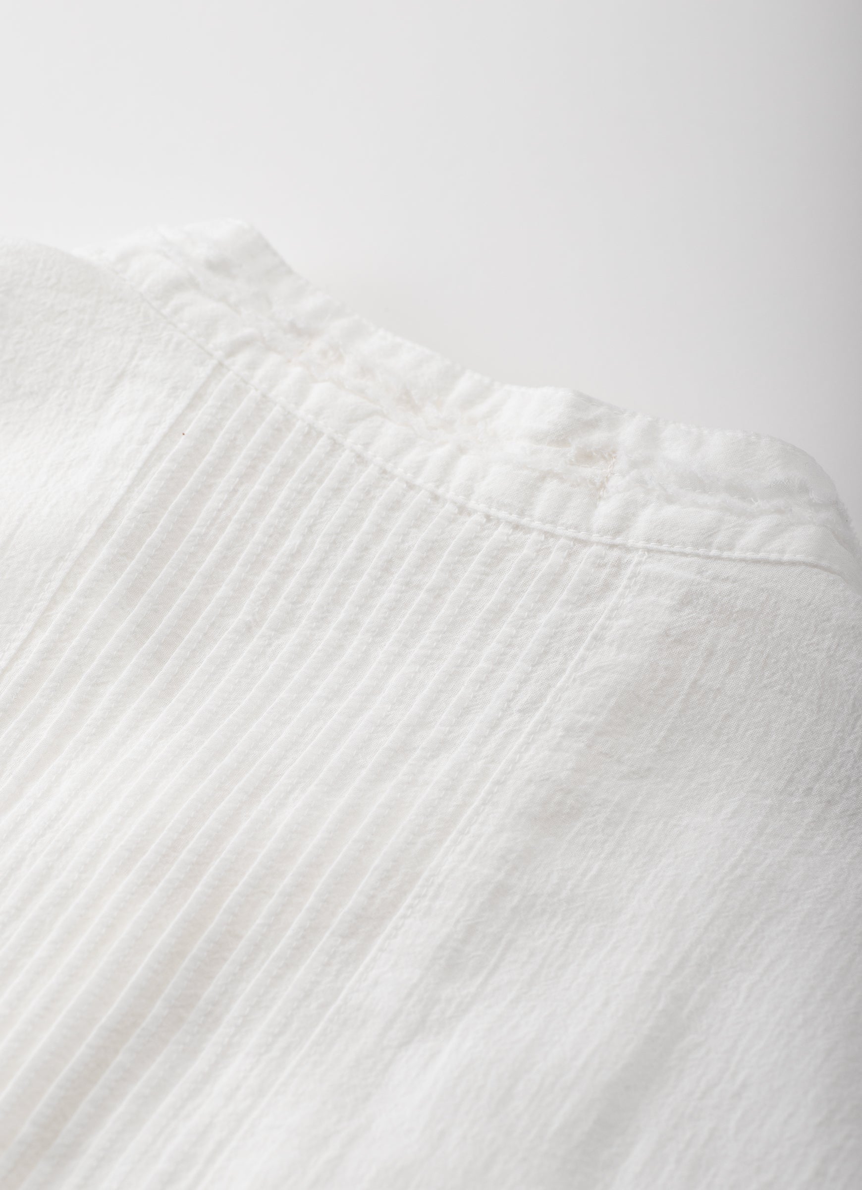 タックブラウス