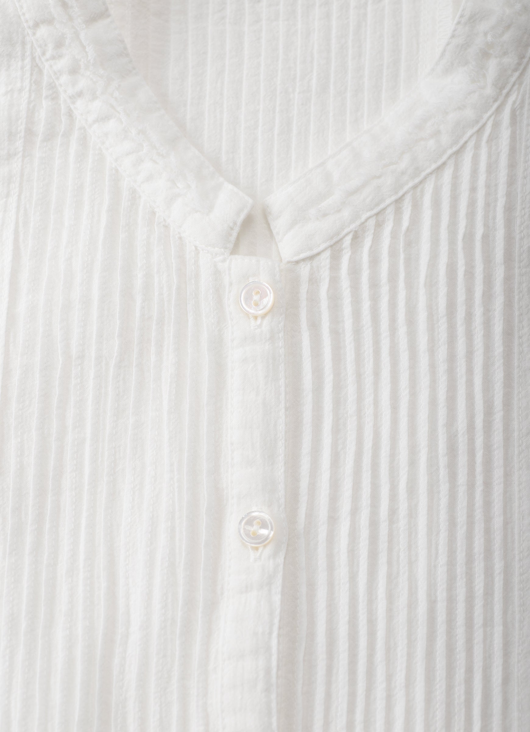 タックブラウス