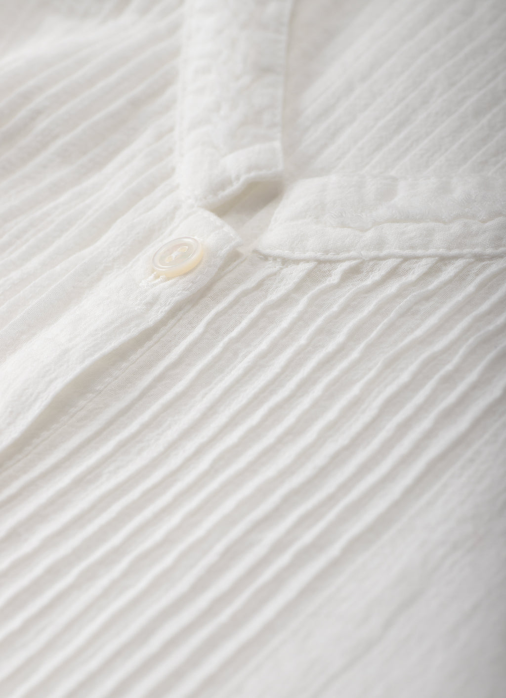 タックブラウス