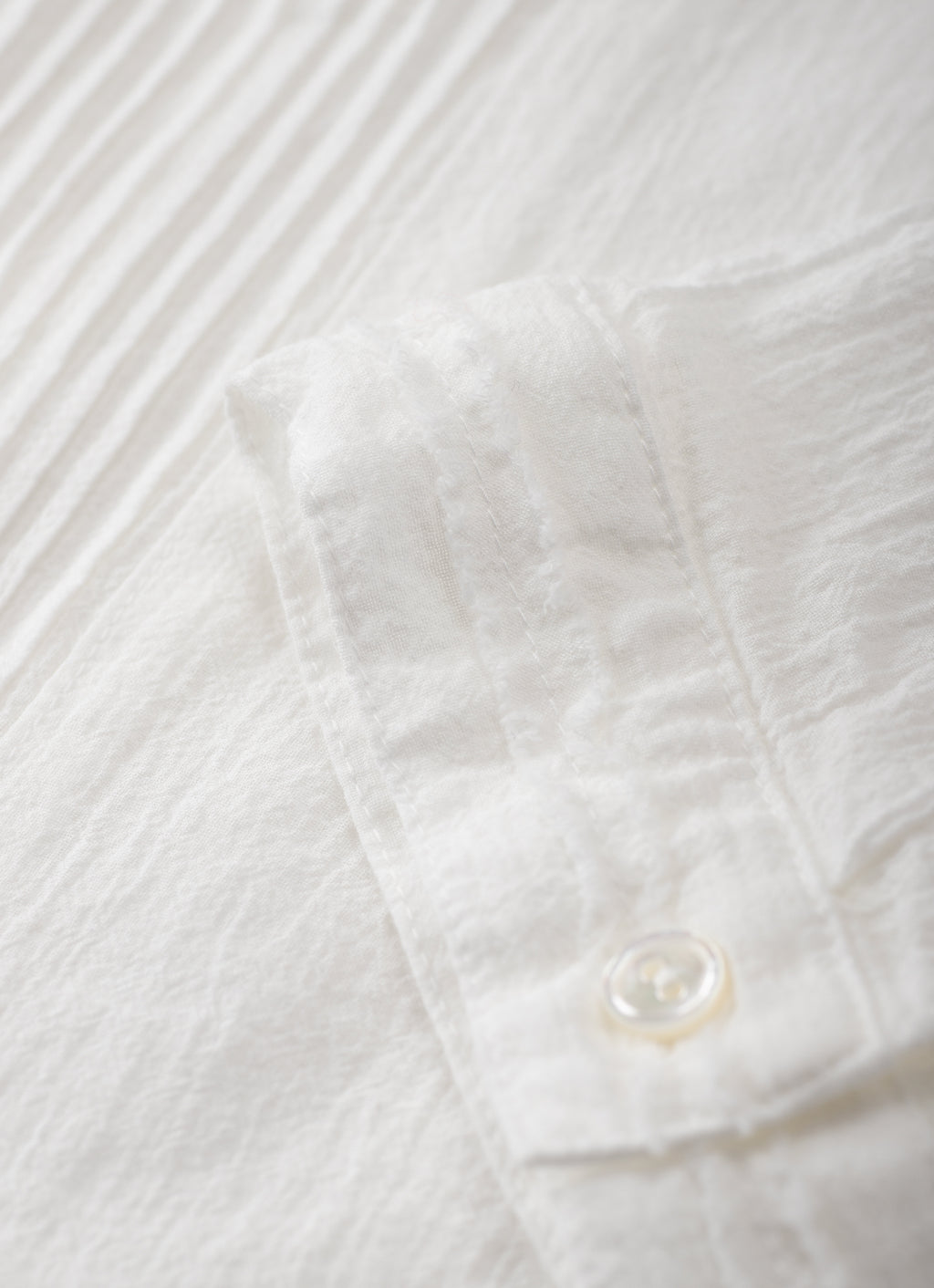 タックブラウス