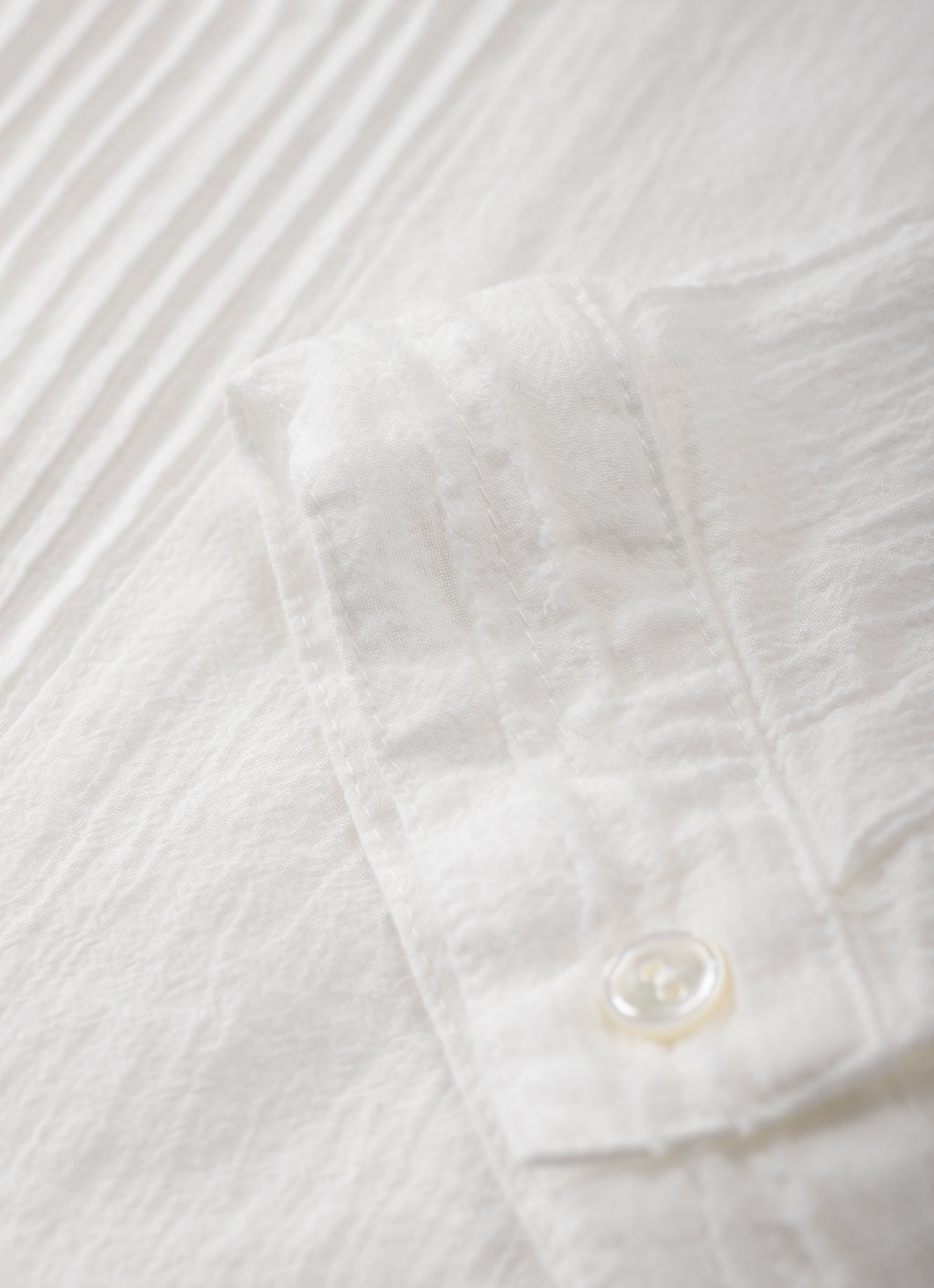 タックブラウス